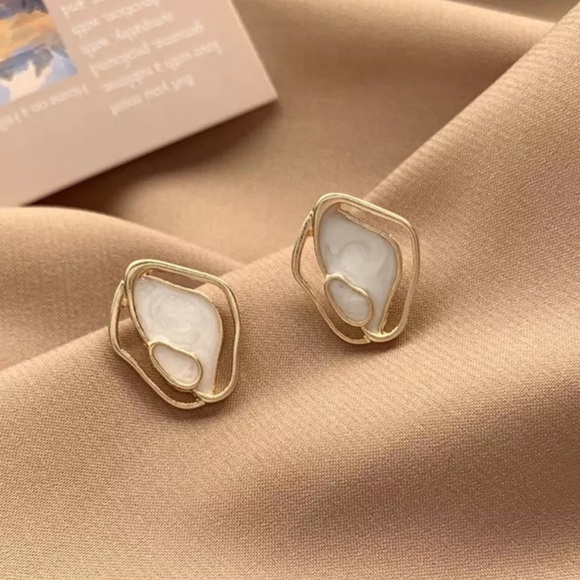 Jewelry - NEW Women’s Earrings